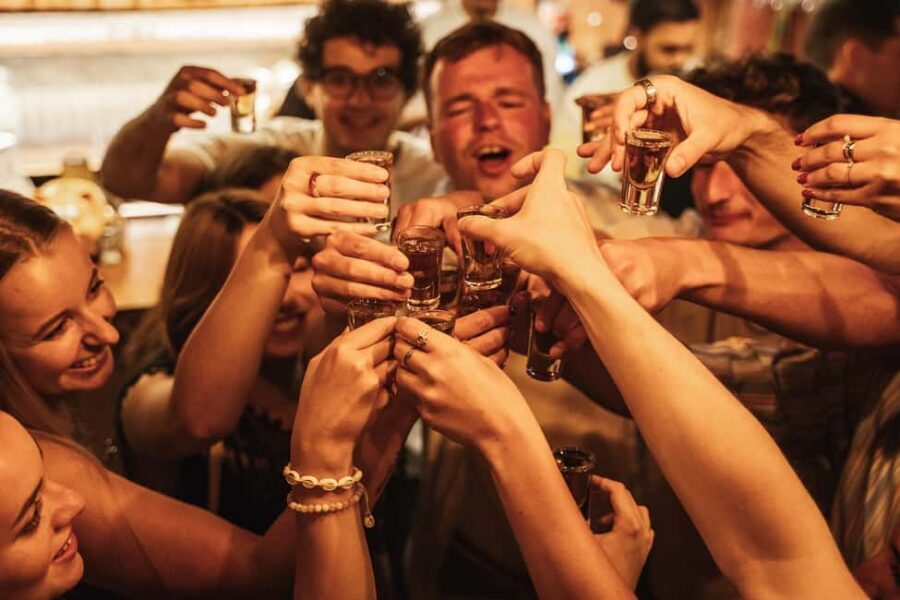 Rome: Bar Crawl with Guide and Drinks Included - Meeting at Piazza della Madonna dei Monti: how to make your night start smoothly