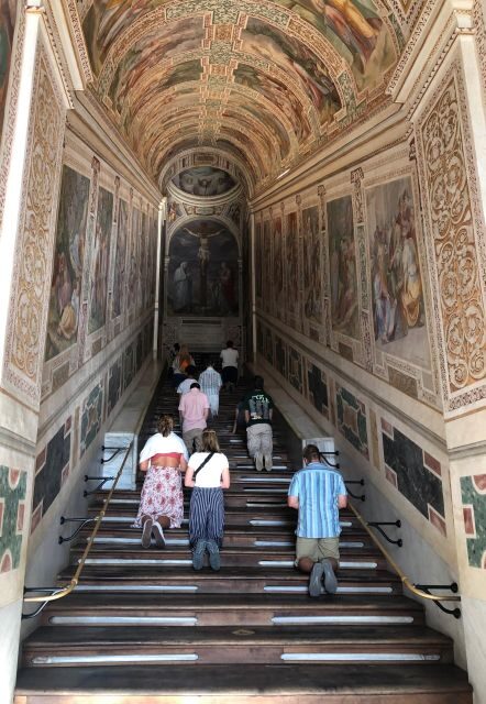 Rome: Basilica of St John Lateran & Holy Steps 1-Hour Tour - The chapel details: acheiropoieta and Last Supper wood