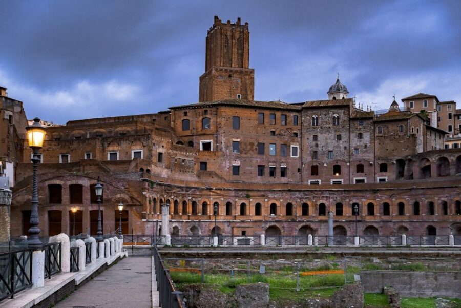 Rome: Best of Colosseum and Roman Forum Guided Tour - Roman Forum First: the Heartbeat of Ancient Rome