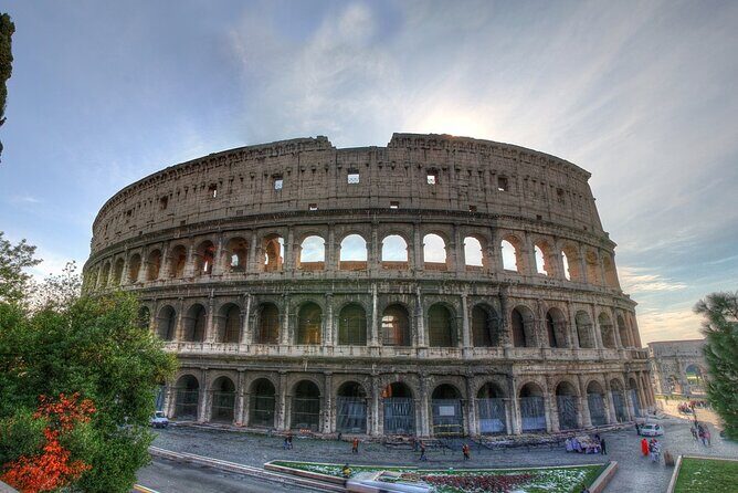 Rome: Best of Colosseum and Roman Forum Small Group Guided Tour - Guide quality, headsets, and the small-group advantage