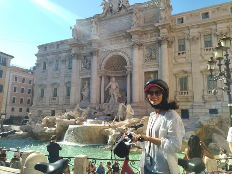Rome Bike Rentals - Meeting at Via dei Delfini and getting rolling