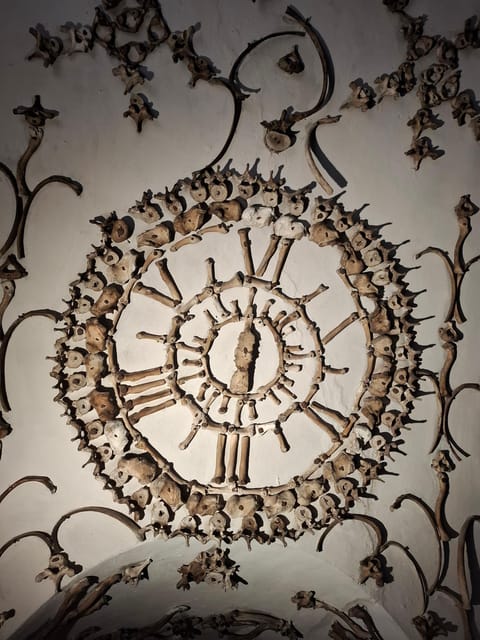 Rome: Bone Crypts Express - Tour in ENGLISH with tickets - Meeting at Piazza Barberini: your starting point and your first taste of the vibe