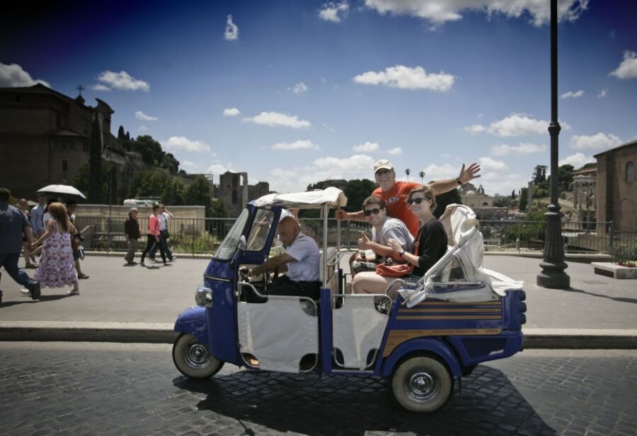 Rome by Ape Calessino - Private guide time: stories that connect the dots (Marco and Michele)