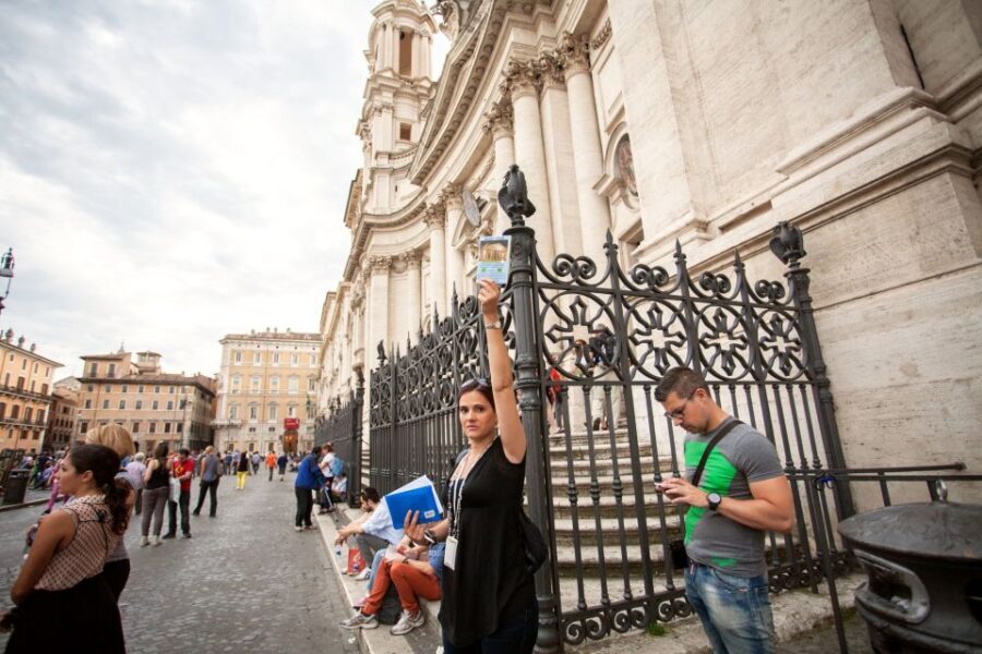 Rome by Night: 3-Hour Guided Walking Tour - Hearing the Guide: Why Headsets Make This Tour Easier