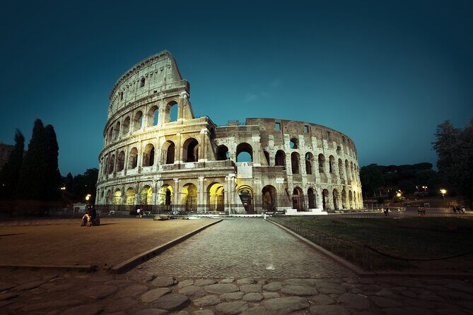 Rome by night: 3 hours tour with aperitivo or ice cream - A private, air-conditioned Rome-by-night drive that hits the classics