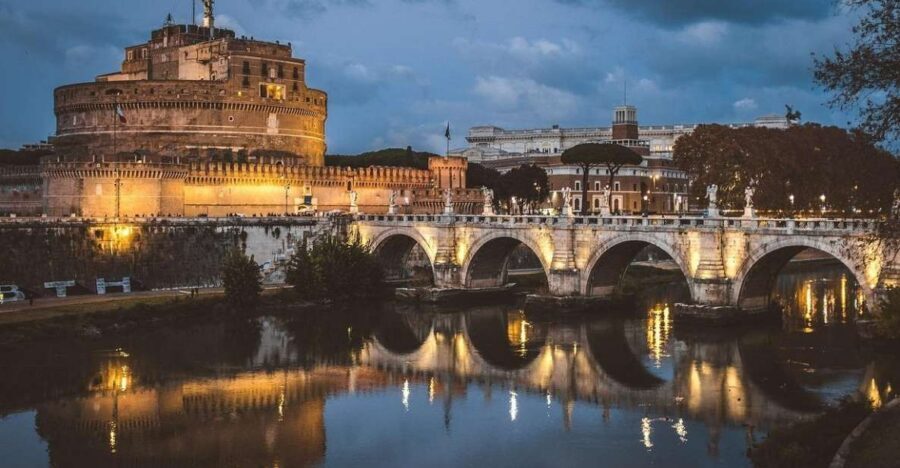 Rome by night in Mercedes Van 2 hour - How a 2-hour night van tour actually helps in Rome