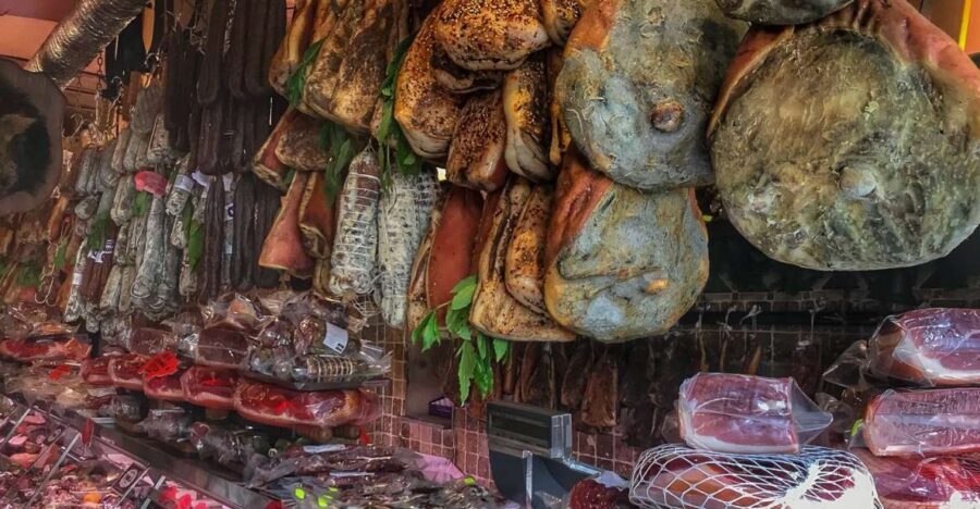 Rome: Campo De' Fiori Market & Trevi 4-Hour Food & Wine Tour - Piazza Farnese meeting point and smart-casual reality check