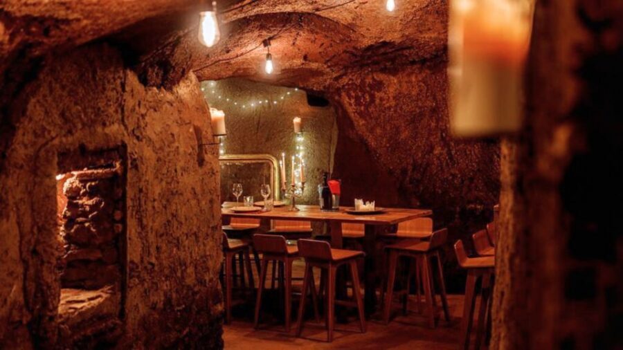Rome: Candlelight Wine tasting in ancient roman Cave - Candlelight Wine Tasting in Rome’s Pigneto Cave: What It Feels Like