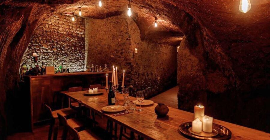 Rome: Candlelight Wine tasting in ancient roman Cave - Finding the Meeting Point (Pink Shield) and Getting Settled
