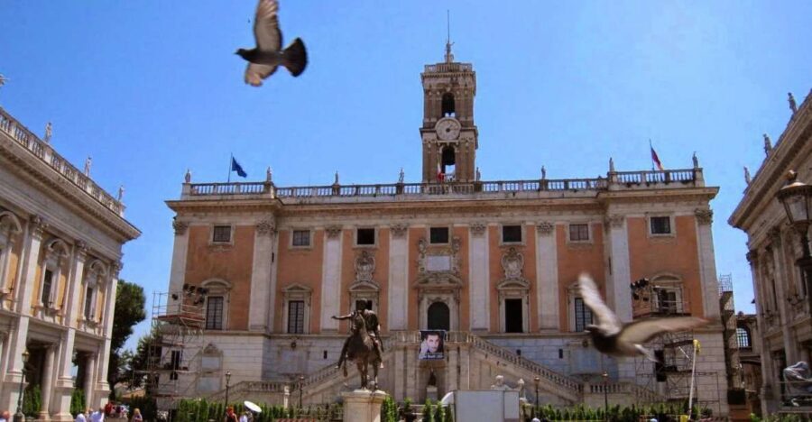 Rome: Capitoline Museums Private Guided Tour - Pinacoteca Capitolina: old paintings, Roman gravity