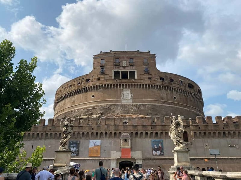Rome: Castle Sant'Angelo Ticket w/ audioguide option - The secret walkway idea: why Angels and Demons fans pay attention