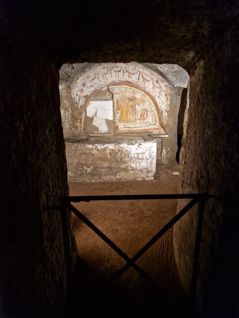 Rome: Catacombs Express ENGLISH Guided Tour - SKIP THE LINE - Best-preserved catacombs: tunnels on four levels