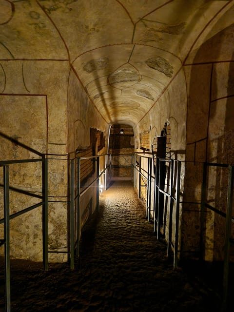 Rome: Catacombs Express ENGLISH Guided Tour - SKIP THE LINE - The oldest frescoes you’ll see: Saint Peter and Saint Paul, plus the Last Supper