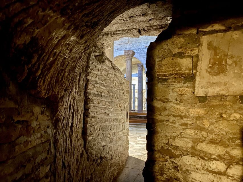 Rome: Catacombs & St Clement's Underground Semi-Private Tour - Meeting point at Via di San Giovanni in Laterano: the logistics are part of the value
