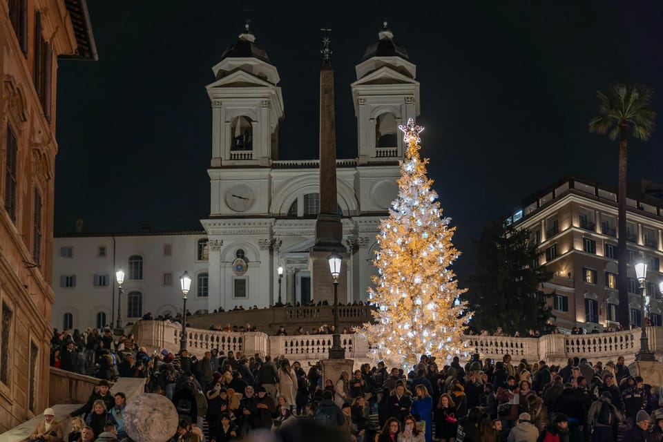 Rome: Christmas Lights Walking Tour - Entering the Christmas-lit Rome mindset (on foot)