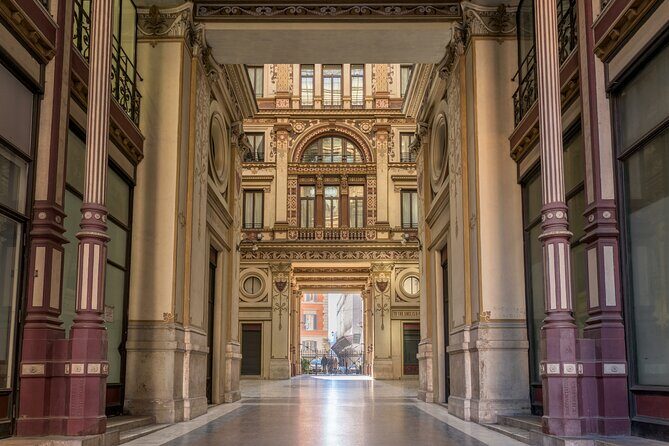 Rome City Center Walking Tour and GelatoTasting- Up To 6 People - Group size and pacing: what it feels like on the ground