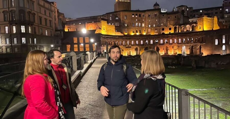 Rome: City Highlights Small Group Walking Tour by Night - Key things you’ll notice on this night tour