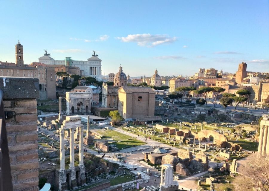 Rome: Colosseum and Ancient Rome Guided Walking Tour - What Makes the Guide Experience So Highly Rated