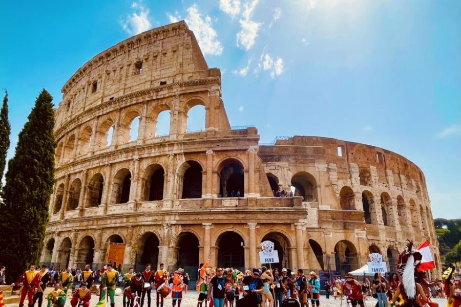 Rome: Colosseum, Arena Floor & Ancient Rome Tour - Practical comfort tips for a 2.5-hour power walk