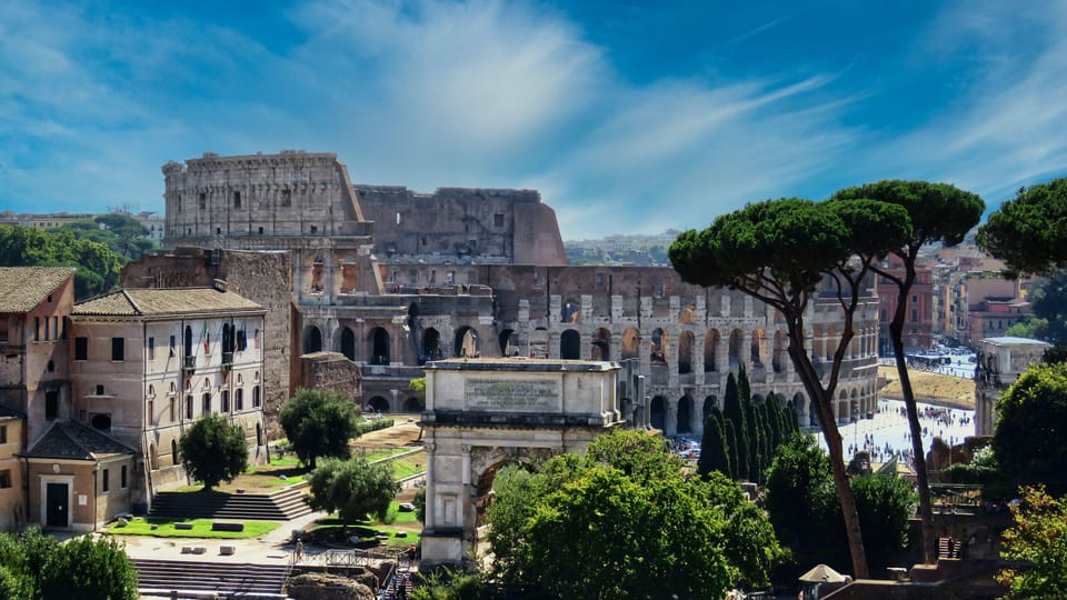 Rome: Colosseum, Forum, Palatine with Breakfast or Aperitif - The smartphone audio guide: how it works in real life