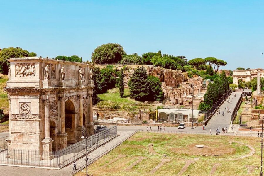 Rome: Colosseum, Palatine Hill and Roman Forum Guided Tour - Palatine Hill: finishing with power and perspective