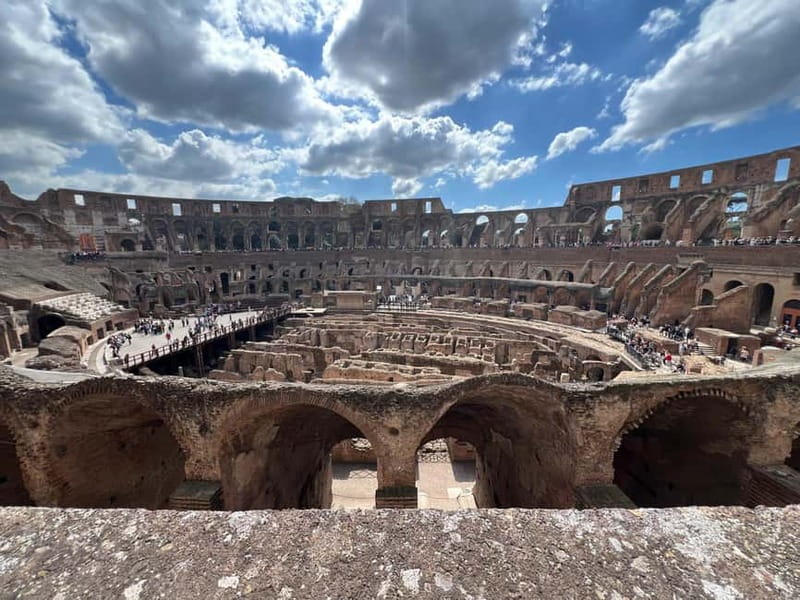 Rome: Colosseum, Roman Forum and Palatine Hill & Audioguide - Meeting up by Basilica of Santi Cosma e Damiano (and getting your bearings fast)