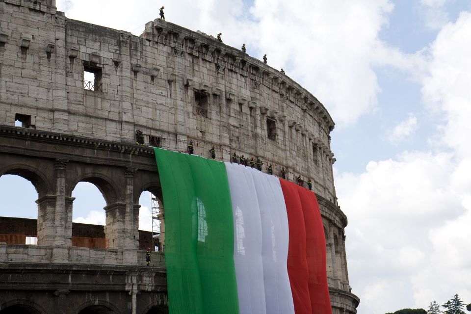 Rome: Colosseum, Roman Forum, and Palatine Hill Guided Tour - Palatine Hill: emperor views, ruins you can picture, and Farnese gardens