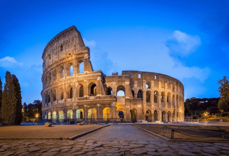 Rome: Colosseum, Roman Forum, & Palatine Hill + Audioguide - Meeting at the Arch of Constantine with a purple flag