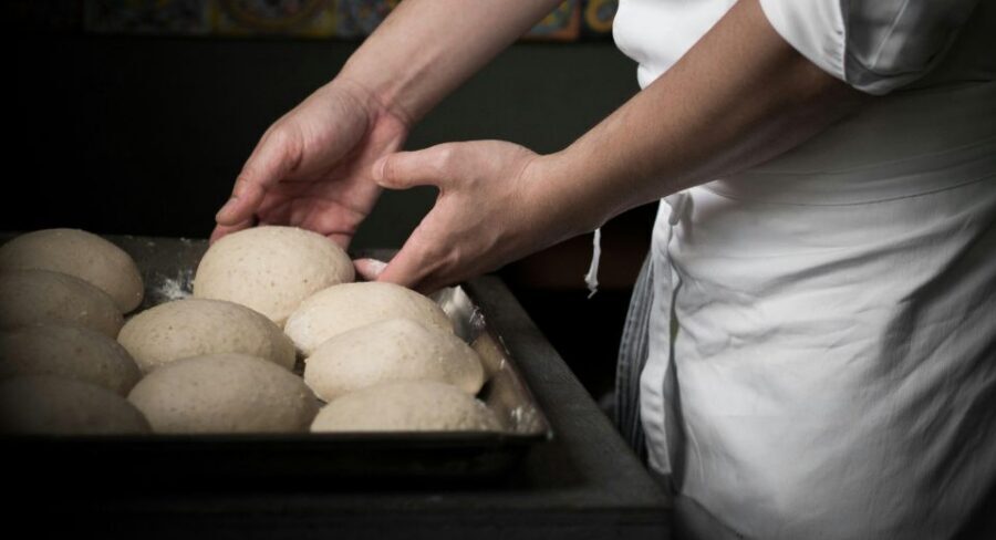Rome: Cooking Class with a Master Neapolitan Pizzaiolo - Where the Class Starts: Meeting In a Real Pizzeria