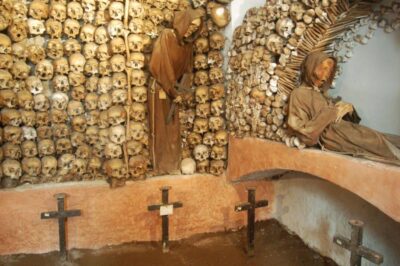 Rome: Crypts, Catacombs and Skeletons Underground Tour - Roman Aqueducts Underfoot: The Acqua Vergine to Trevi Fountain