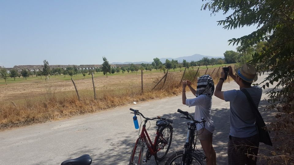 Rome: Cycling through Eternity - Parco di Torre Fiscale: a stop with purpose