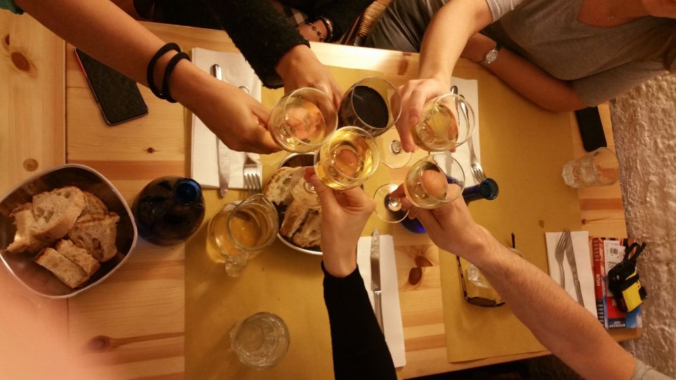 Rome: Dinner Experience in the Jewish Roman Ghetto - Wine, Portions, and Group Pace: What to Expect From the Table Experience