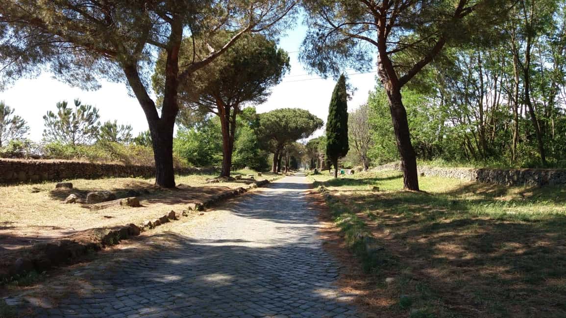 Rome: E-bike Tour From The Circus Maximus To The Catacombs - Tomb of Cecilia Metella and Villa di Massenzio: seeing the past from above ground