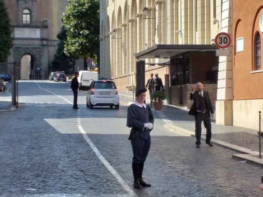 Rome: Early Morning Small-Group Vatican Tour with Pickup - Small-group touring with a 10-person limit