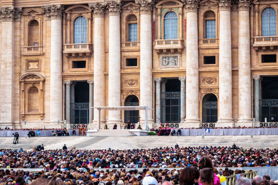 Rome: Escorted Papal Audience Experience with Entry Ticket - Getting positioned in St. Peter’s Square without losing your mind