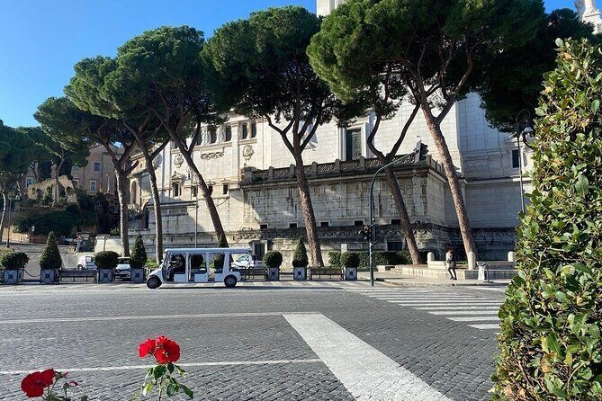 Rome Evening Golf Cart Tour w/ Pizza & Gelato Dinner Max 6 People - Mouth of Truth and the Aventine viewpoint: legends and panoramic angles