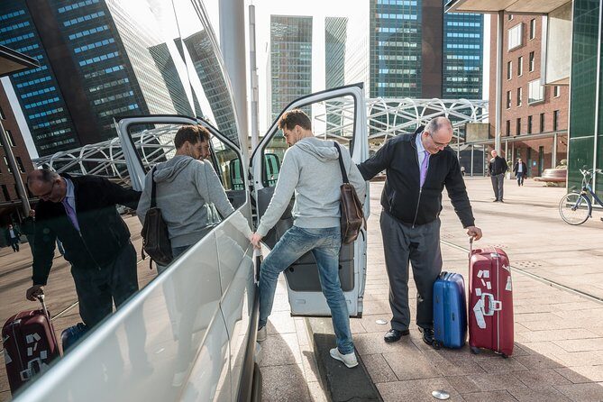 Rome Fiumicino Airport (FCO) to Rome City Hotels - Hotel Drop-Off and Luggage Help: Small Detail, Big Relief
