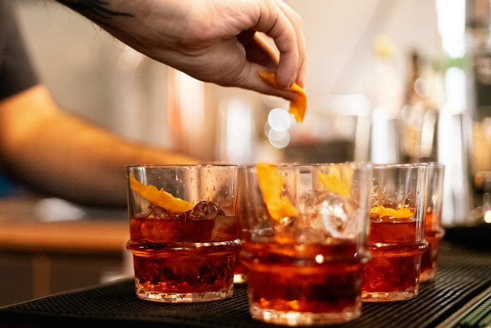 Rome: Forbidden History Walking Tour & Pub Crawl with Drinks - Ending at Piazza Venezia: why the finish location is smart