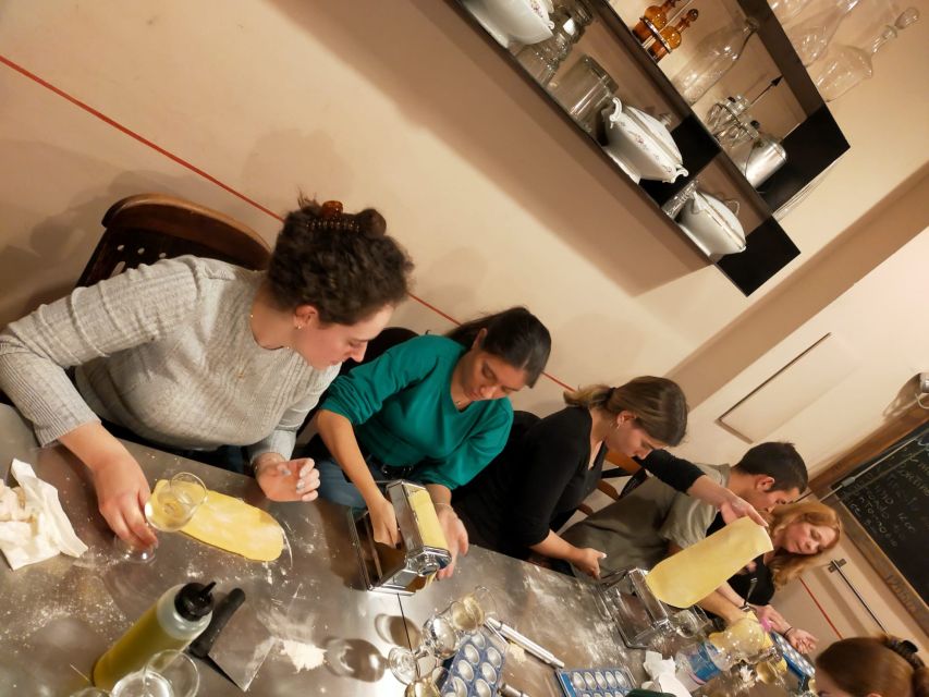 Rome: Fresh Pasta and Tiramisu Making Class with Fine Wine - Drinks, timing, and the “come hungry” rhythm