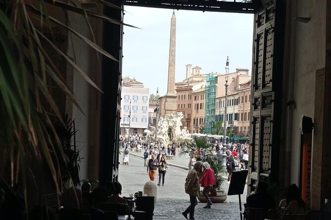 Rome friendly Tour Gelato Pizza Football and PlayGround - Strolling Past the Old Pedestrian Lanes Between Big Sights