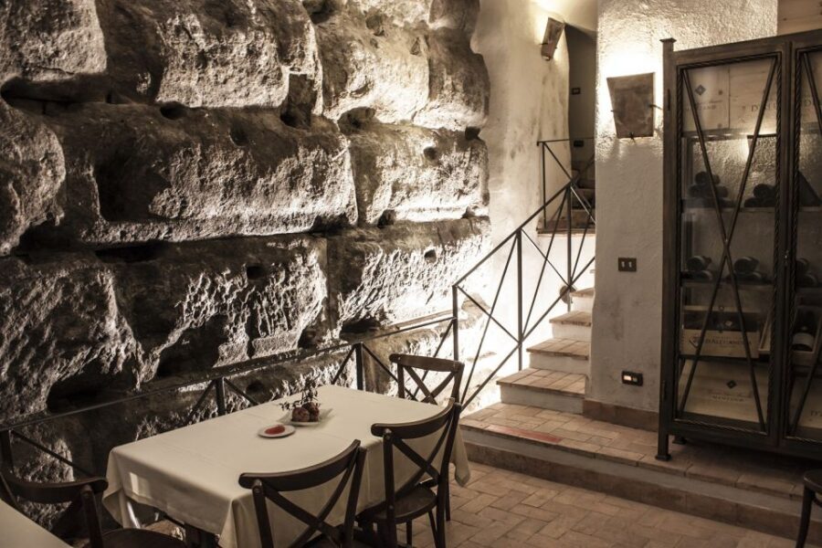 Rome: Gourmet Wine and Dine in a Luxury Restaurant - What the guides and sommeliers add to the night