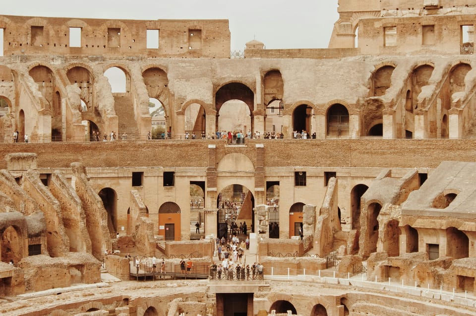 Rome: Guided Tour of Colosseum and Ancient Rome - Guide Style, Headsets, and How the Tour Stays Understandable