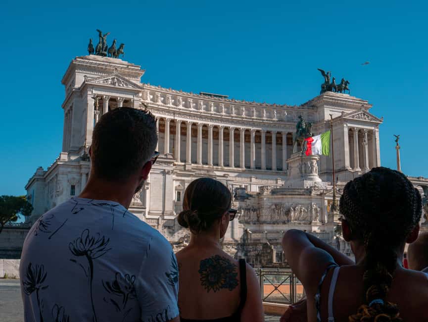 Rome: Guided Walking Tour in English or Spanish - Piazza d’Aracoeli or Piazza di Pasquino: Your Orientation Launch