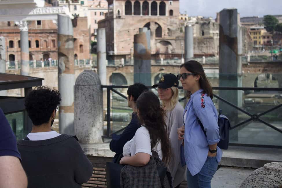 Rome: Guided Walking Tour in English or Spanish - Trevi Fountain at Night: More Than a Photo Stop