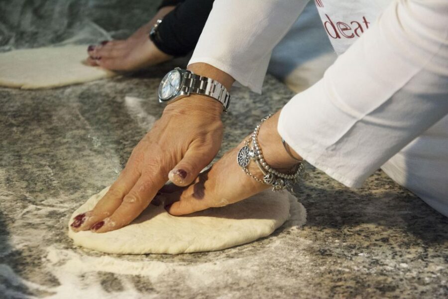 Rome: Hands-On Pizza Making Class near the Vatican with Wine - Quick tips to get the most from your pizza-making session
