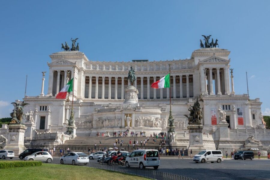 Rome: Historic Center Self-Guided Smartphone Tour - Pantheon on your schedule: what to listen for under that colossal dome