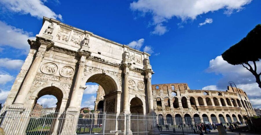 Rome: Hop on Hop Off Bus & Colosseum Guided Tour - What to Watch For at the Meetup (A Real-World Lesson)