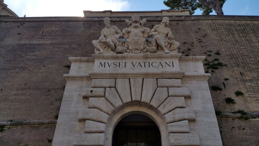 Rome: Hop-on Hop-off Bus & Vatican Museums Ticket - Piazza Barberini: the palace moment you can actually enjoy