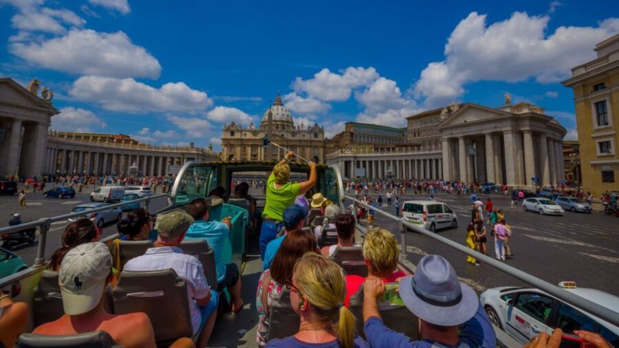 Rome: Hop-on-Hop-off Bus with Vatican and Sistine Chapel - Fast-Track Start at the Vatican: reserved entry and the spiral staircase