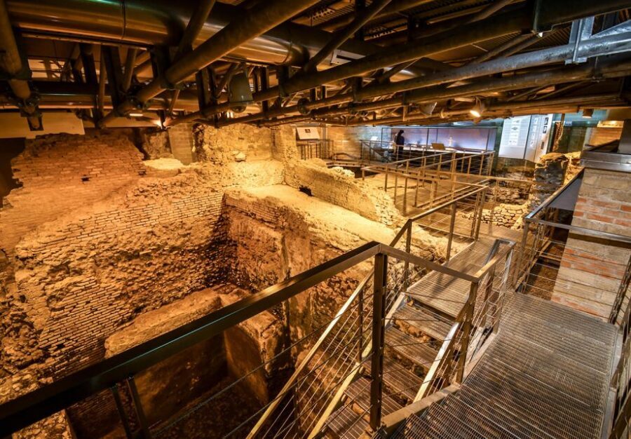 Rome: Immersive Underground and Piazzas Tour - Stadium of Domitian underground: athletics, then gladiators